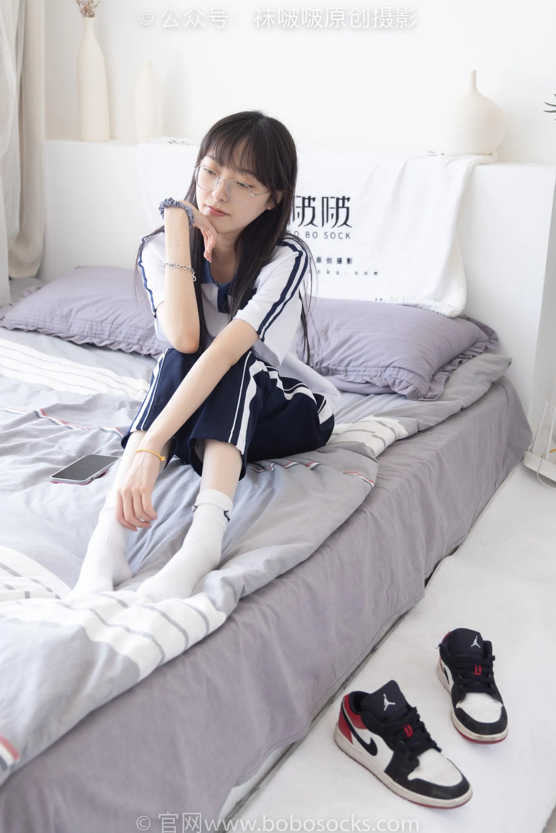 [BoBoSocks袜啵啵]NO.207 稚予-aj板鞋、白棉袜、油亮白丝、校服裤里丝 [87P]插图8